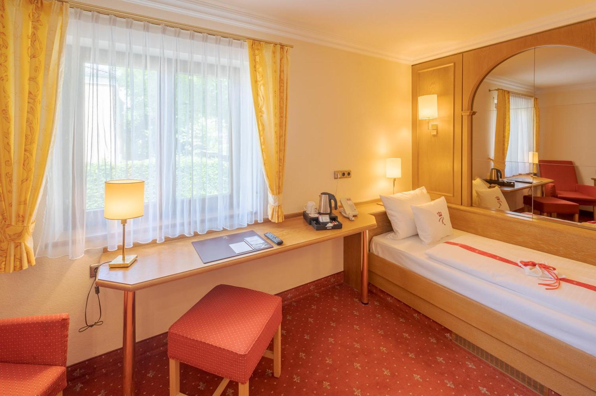 Hotel Am Schlosspark Zum Kurfuerst Обершляйсгайм Екстер'єр фото