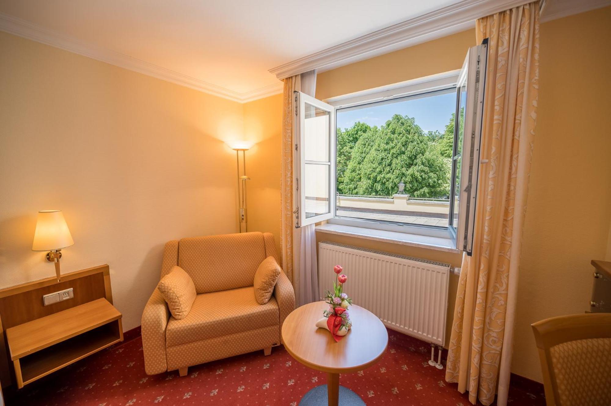 Hotel Am Schlosspark Zum Kurfuerst Обершляйсгайм Екстер'єр фото